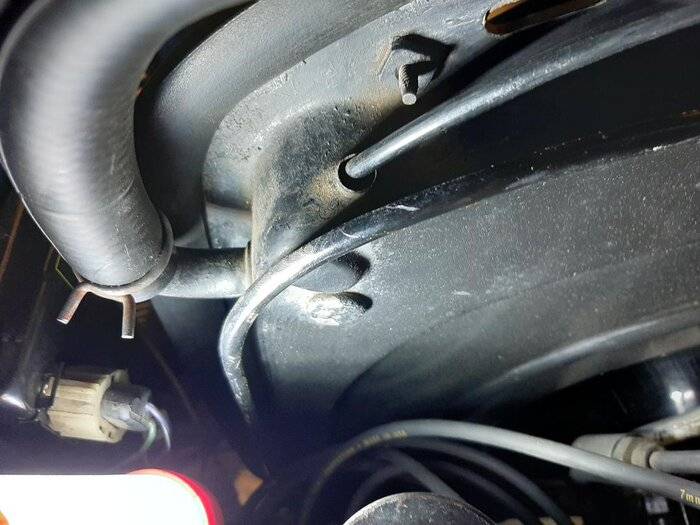 Shaker Cable Baseplate Exit Hole.jpg