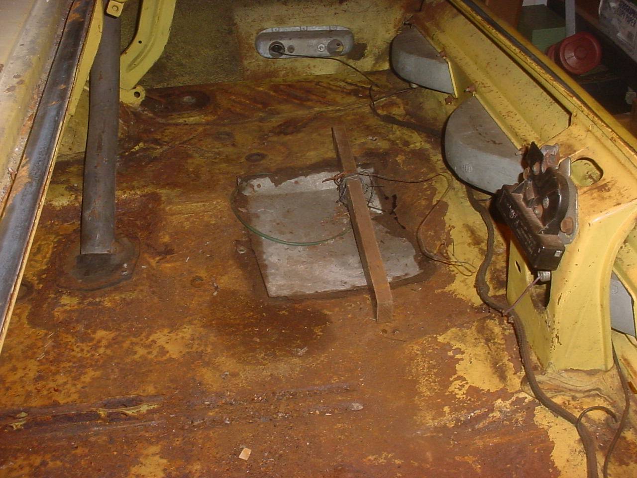 trunk center rt.JPG