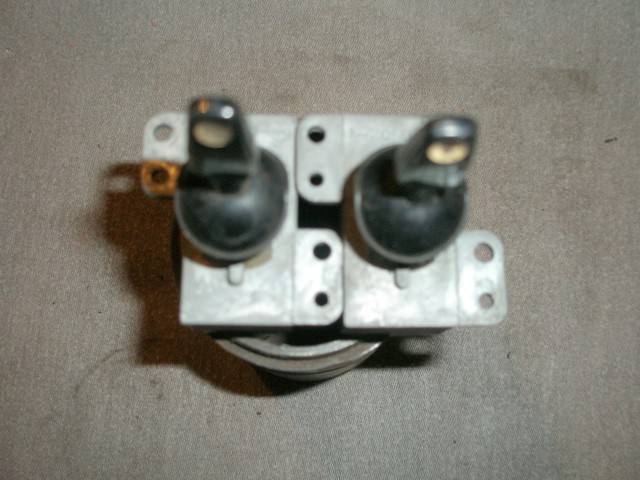 Trunk Lights Washer Pumps 008 (Small).JPG