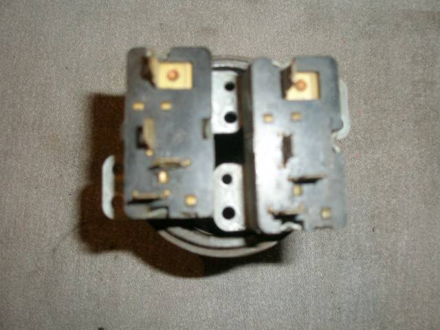 Trunk Lights Washer Pumps 009 (Small).JPG