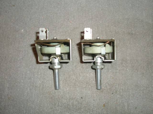 Trunk Lights Washer Pumps 023 (Small).JPG
