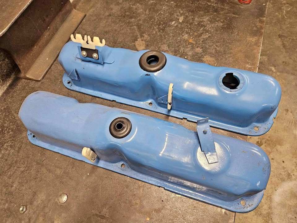valve covers.jpg