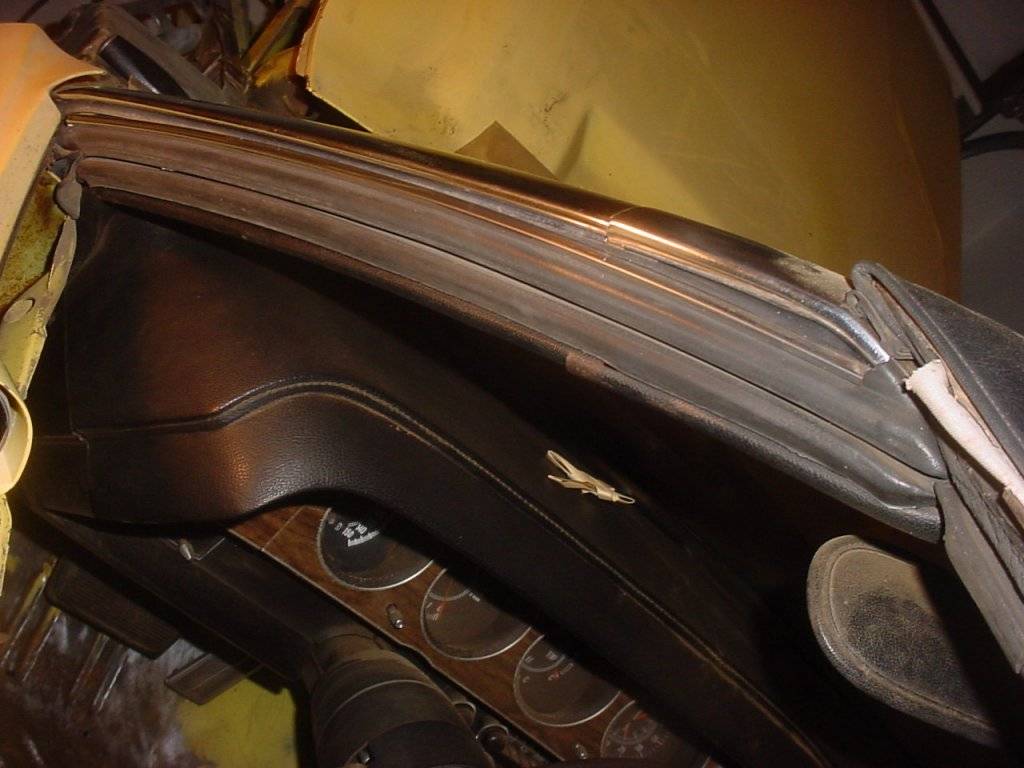 vert molding closeup 2.JPG