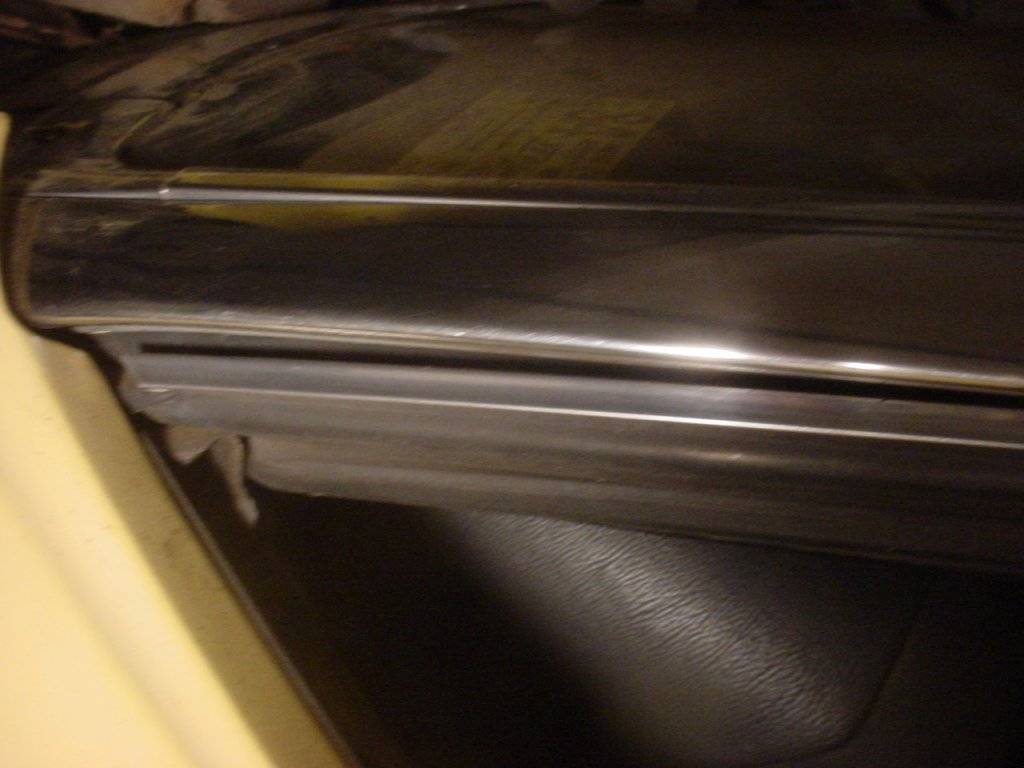 vert molding closeup.JPG
