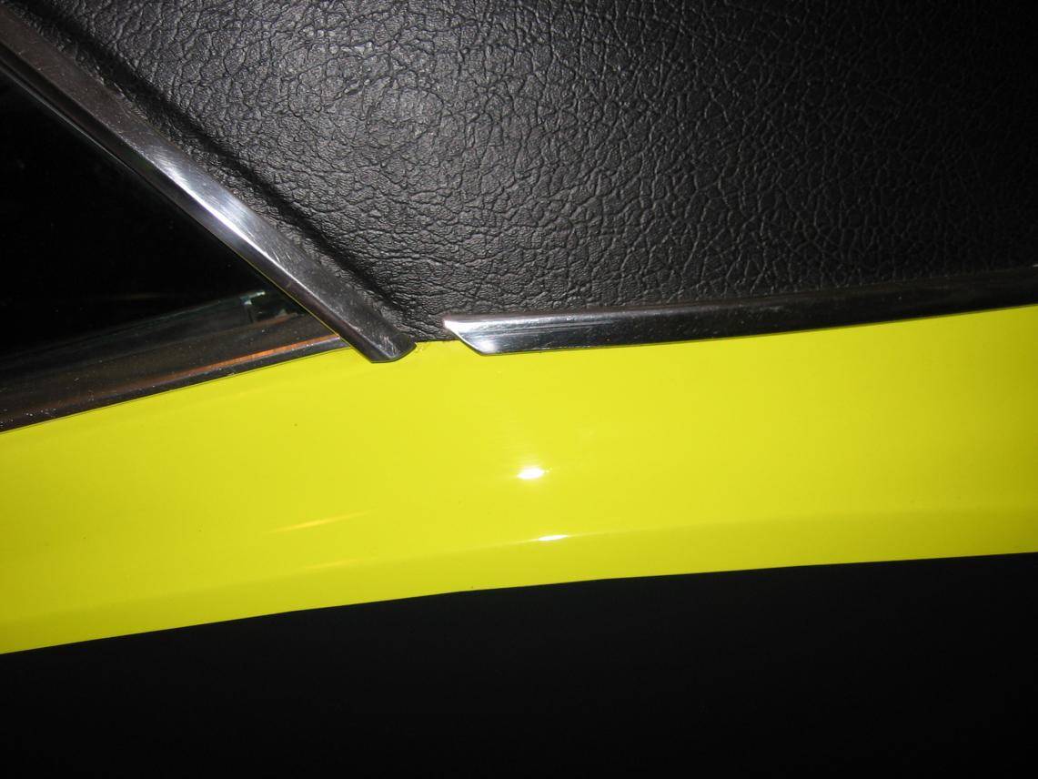 Vinyl top trim 001.jpg