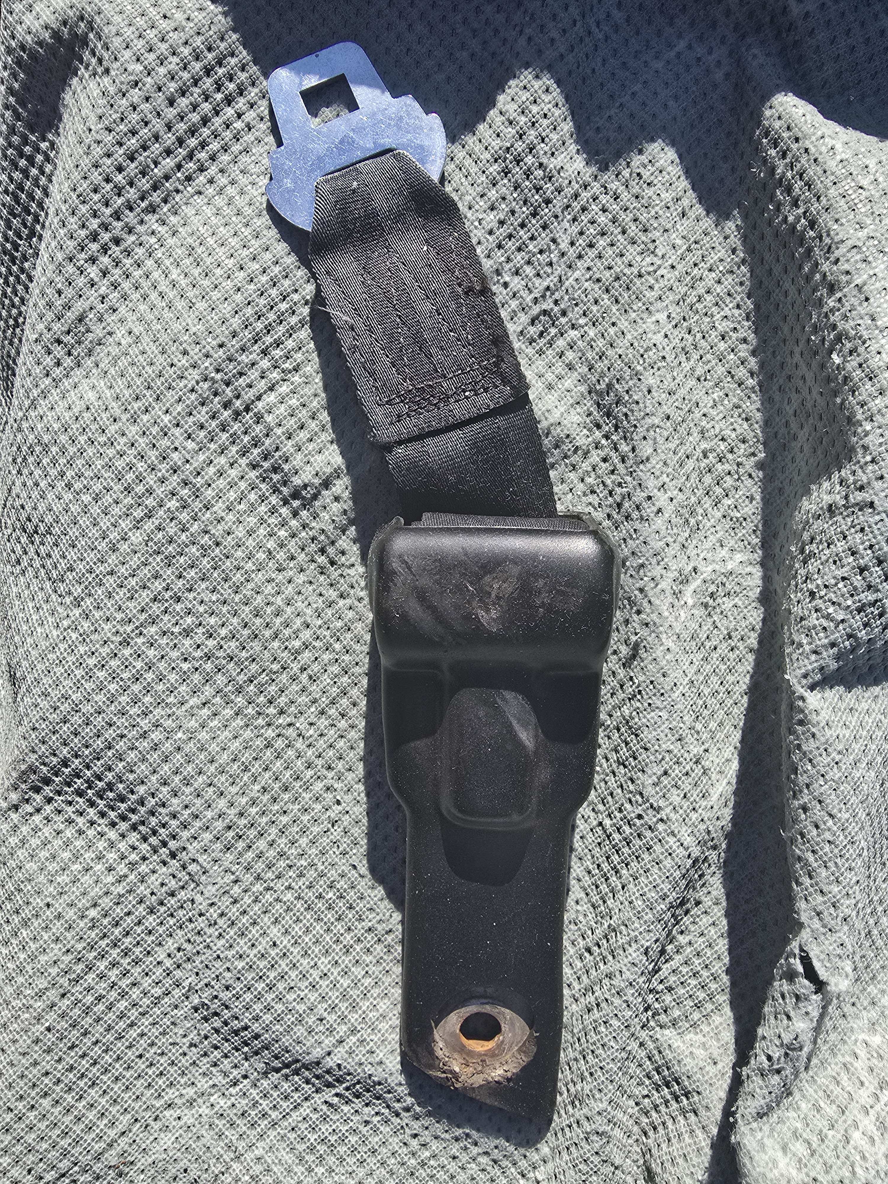 wrong seat belt.jpg