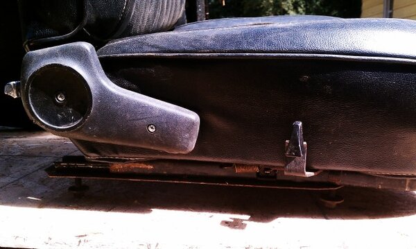 right bucket seat.jpg