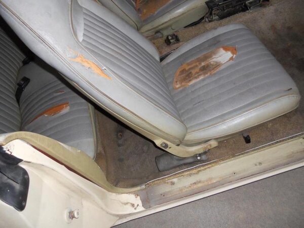 Interior from pass side.jpg Interior from pass side.jpg