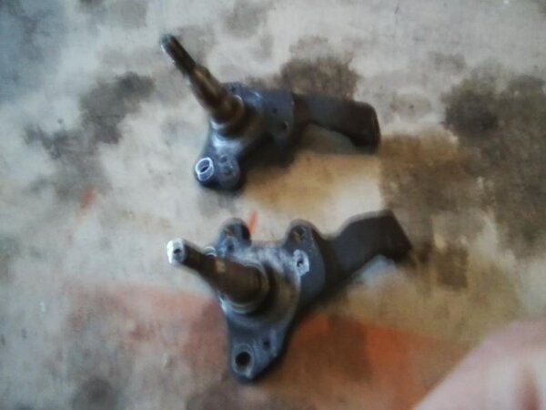 front spindles.jpg front spindles.jpg