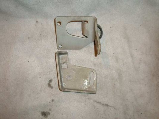 Mount Brackets PS Pumps 003 (Small).JPG