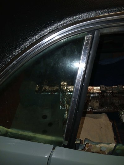 Qtr Window Seal Passenger.jpg