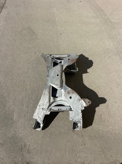 1970 E-Body 6 Pak K frame.jpg