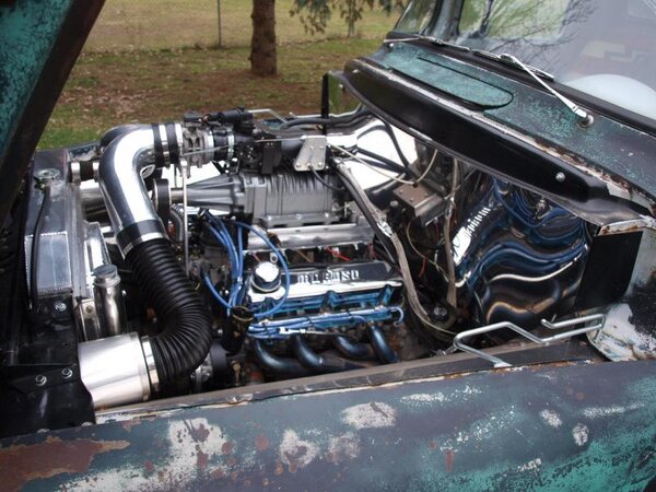 Engine in 1956 F100.jpg Engine in 1956 F100.jpg